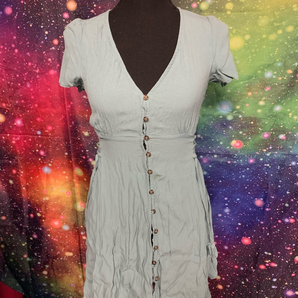 🤑 5 for $25 
Light blue V-Neck Sheath Midi Dress